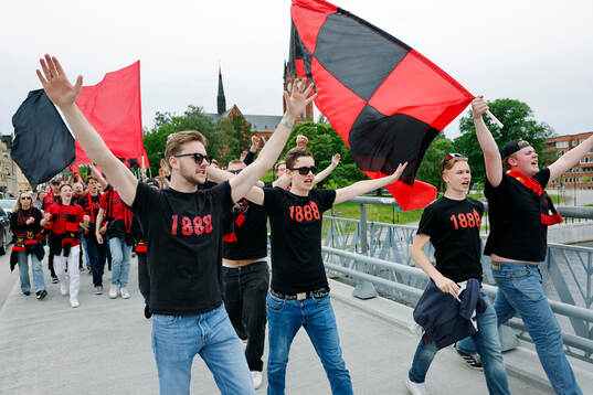 ÖFK supportrar innan fotbollsmatchen i Superettan mellan