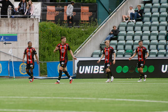 Östersunds James Joseph Kirby jublar