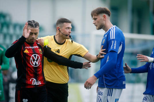 GIF Sundsvalls Ludvig Svanberg och Östersunds målvakt