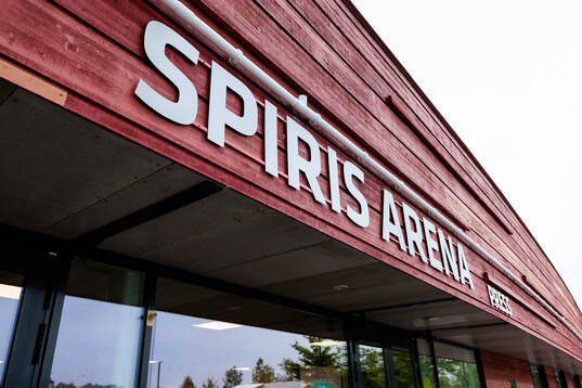 Exteriör vy av Spiris arena