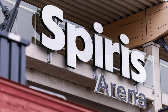 Exteriör vy av Spiris arena