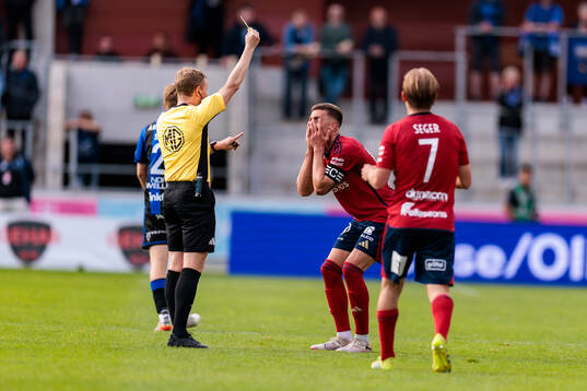 Östers Ivan Kricak får gult kort