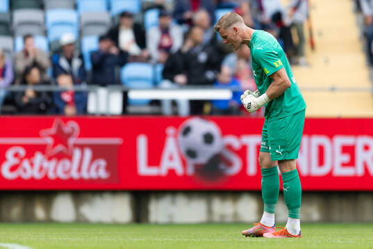 Helsingborgs målvakt Johan Brattberg jublar