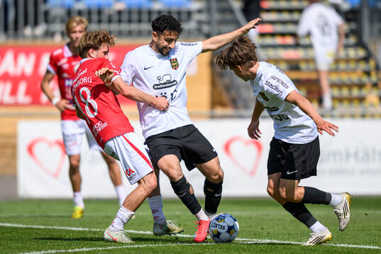 Degerfors Teo Grönborg och Brommapojkarnas Daleho Irandust