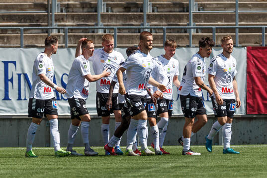 Örebros Karl Holmberg jublar