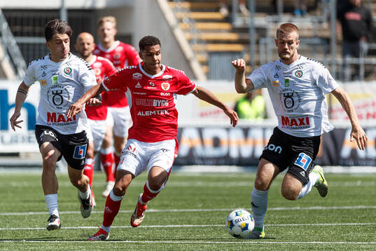 Kalmars Anthony Olusanya och Örebros Antonio Yakoub och