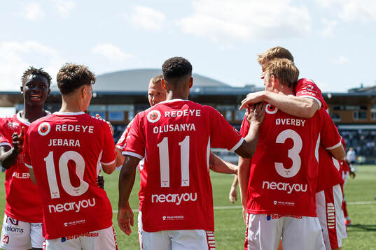 Kalmars Sivert Engh Øverby jublar tilslammans med