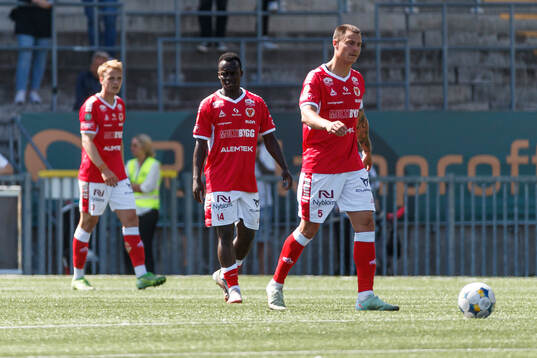 Kalmars Awaka Franck Aurelien Djoro och Melker Hallberg