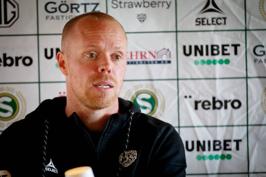 Örebros huvudtränare Patrik Haginge på presskonferensen
