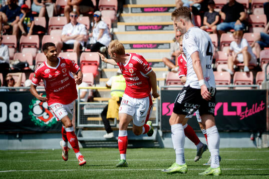 Kalmars Sivert Engh Øverby gör 1-2 och jublar med Anthony