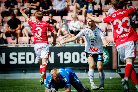 Kalmars Sivert Engh Øverby gör 1-2 och jublar och