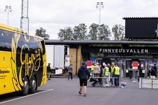 Elfsborgs spelarbuss parkerad utanför finnvedsvallen