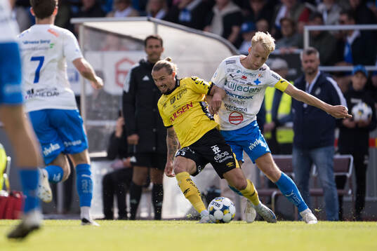 Elfsborgs Niklas Hult och Värnamos Victor Larsson