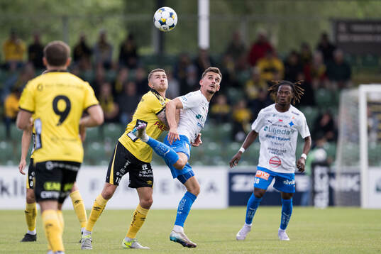 Elfsborgs Julius Magnusson och Värnamos Ajdin Zeljkovic