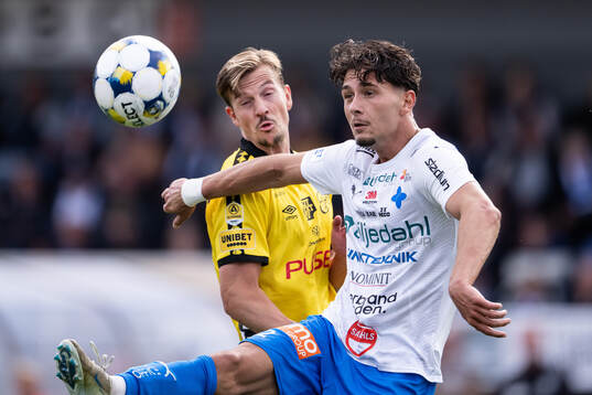 Elfsborgs Simon Olsson och Värnamos Kenan Bilalovic