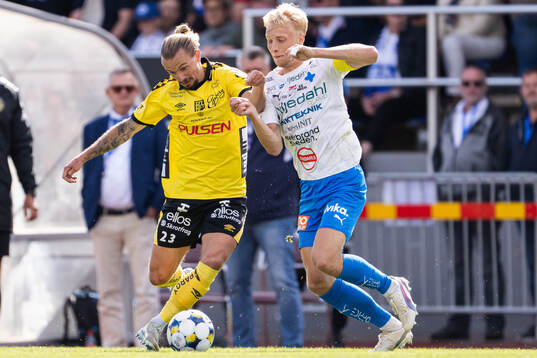 Elfsborgs Niklas Hult och Värnamos Victor Larsson