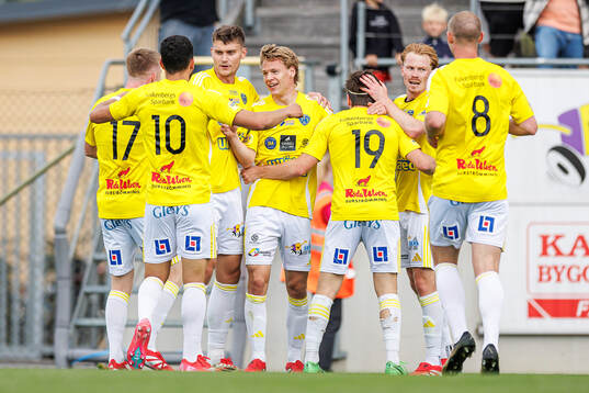 Falkenbergs Melker Nilsson jublar