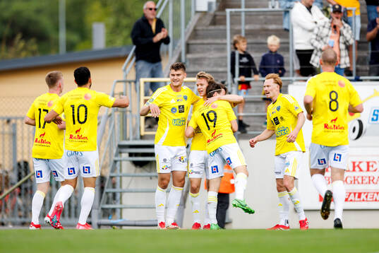 Falkenbergs spelare jublar
