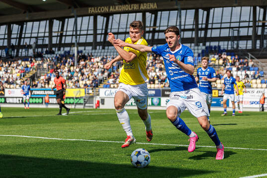 Falkenbergs Albin Andersson och Umeå FCs Tim Olsson