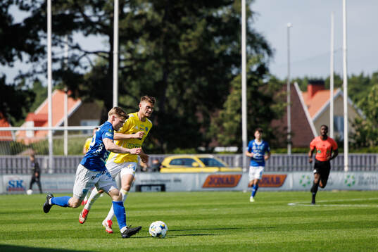 Umeå FCs Tobias Westin och Falkenbergs Albin Andersson