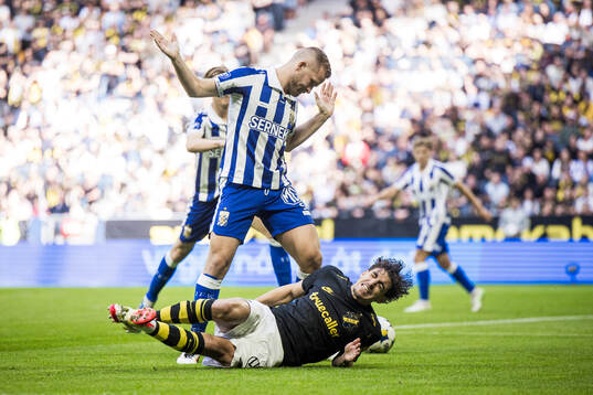 IFK Göteborgs Jonas Bager och AIKs Taha Ayari