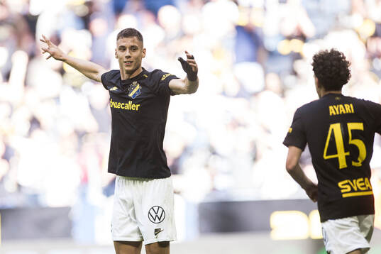 AIKs Filip Benkovic jublar
