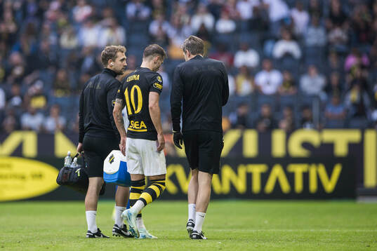 AIKs Bersant Celina har ont och får vård