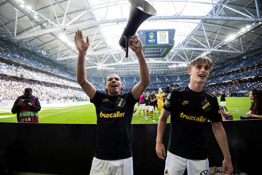 AIKs Kevin Filling  och Yannick Geiger  jublar