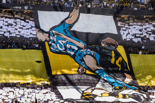 AIKs supportrar med tifo