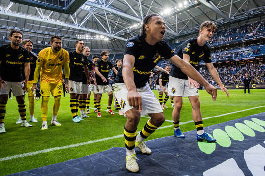 AIKs Kevin Filling och Yannick Geiger jublar