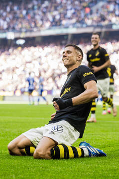 AIKs Filip Benkovic jublar