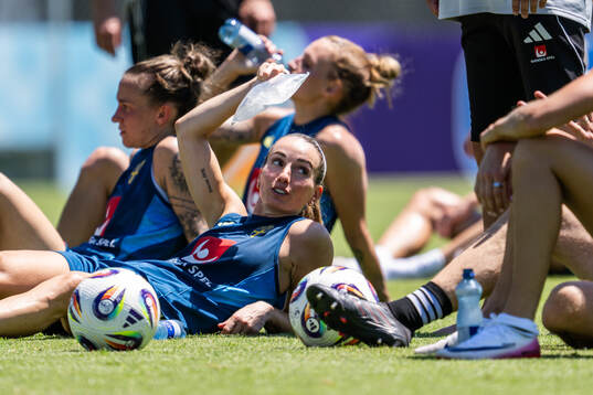 Bläddra bland fler bilder av UEFA Women's Euro 2025, day -3, Sweden, Training