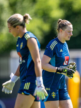 Goalkeeper Jennifer Falk and goalkeeper Emma Holmgren of