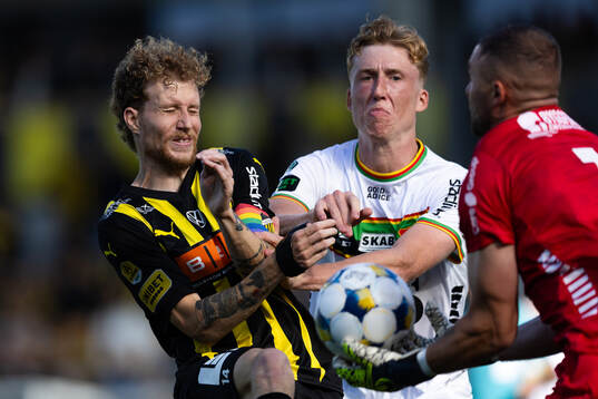 Häckens Simon Gustafson och GAIS Filip Beckman