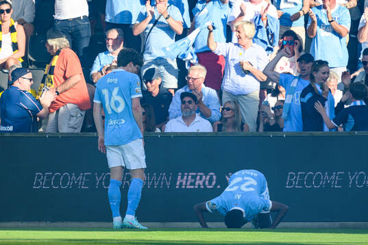 Malmö FFs Oliver Berg och Taha Ali jublar