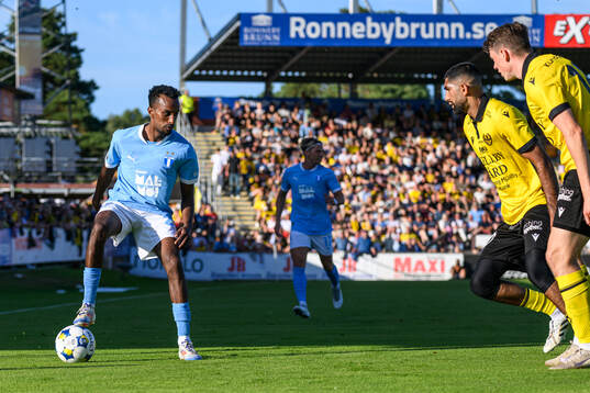 Malmö FFs Taha Ali samt Mjällbys Abdullah Iqbal och