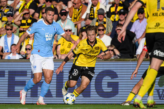 Malmö FFs Gabriel Busanello och Mjällbys Ludwig