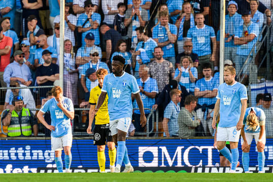 Malmö FFs Emmanuel Ekong och Oscar Lewicki deppar