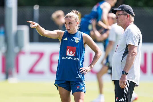 Filippa Angeldahl and Goalkeeper coach Leif Troedsson of