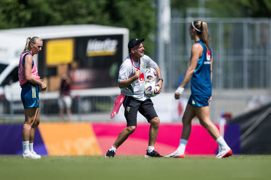 Stina Blackstenius and Assistant coach Magnus Wikman of the