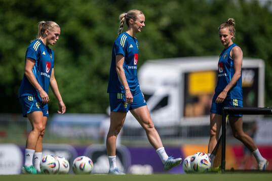 Magdalena Eriksson, Amanda Ilestedt and Nathalie Björn of