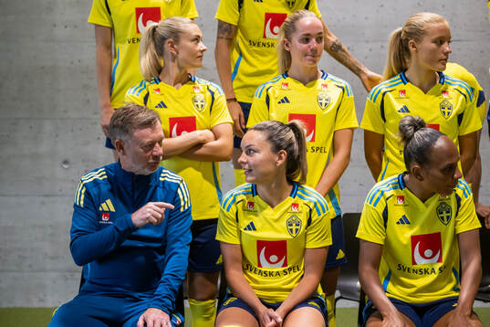 Amanda Nildén, Hanna Lundkvist, Smilla Holmberg, Head