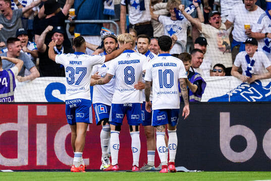 IFK Norrköpings Christoffer Nyman jublar med lagkamrater