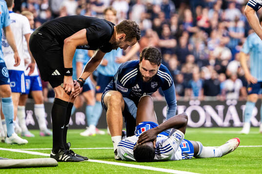 IFK Norrköpings Kojo Peprah Oppong har ont