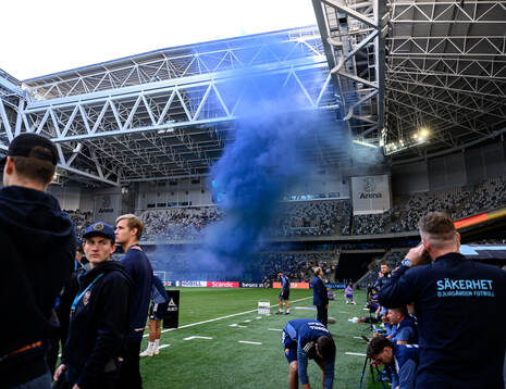 IFK Norrköpings supportrar med tifo införfotbollsmatchen