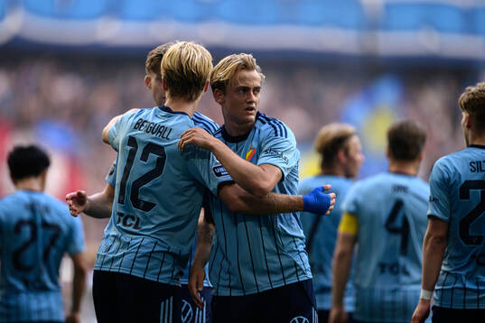 Djurgårdens Theo Bergvall och Oskar Fallenius jublar