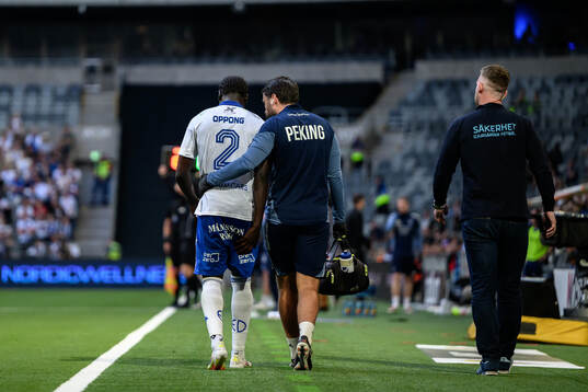 IFK Norrköpings Kojo Peprah Oppong lämnar planen