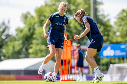 Ada Hegerberg and Guro Reiten of the Norwegian women's