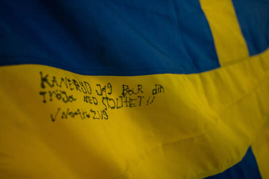 A flag with text written directed to Johanna Rytting