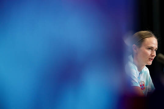 Bläddra bland fler bilder av UEFA Women's Euro 2025, day -1, Norway, press conference